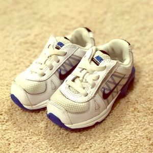 Infant/toddler Nike sneakers size 6